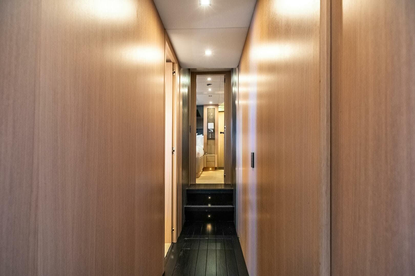 2005 Overmarine Mangusta 108 — photo 24