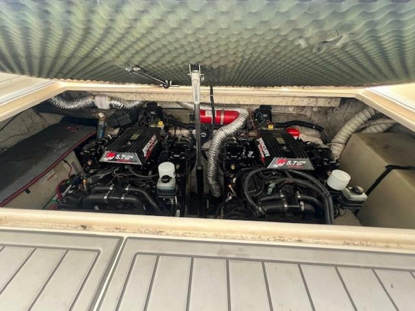 2000 Rinker 342 Fiesta Vee — photo 19