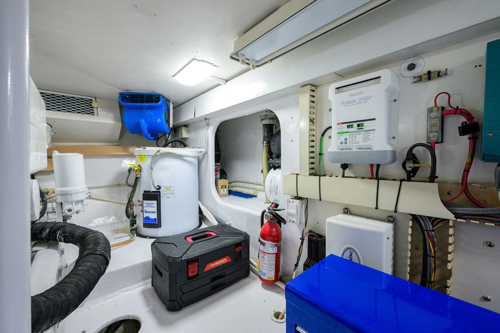 2000 Viking 50 Convertible — photo 54