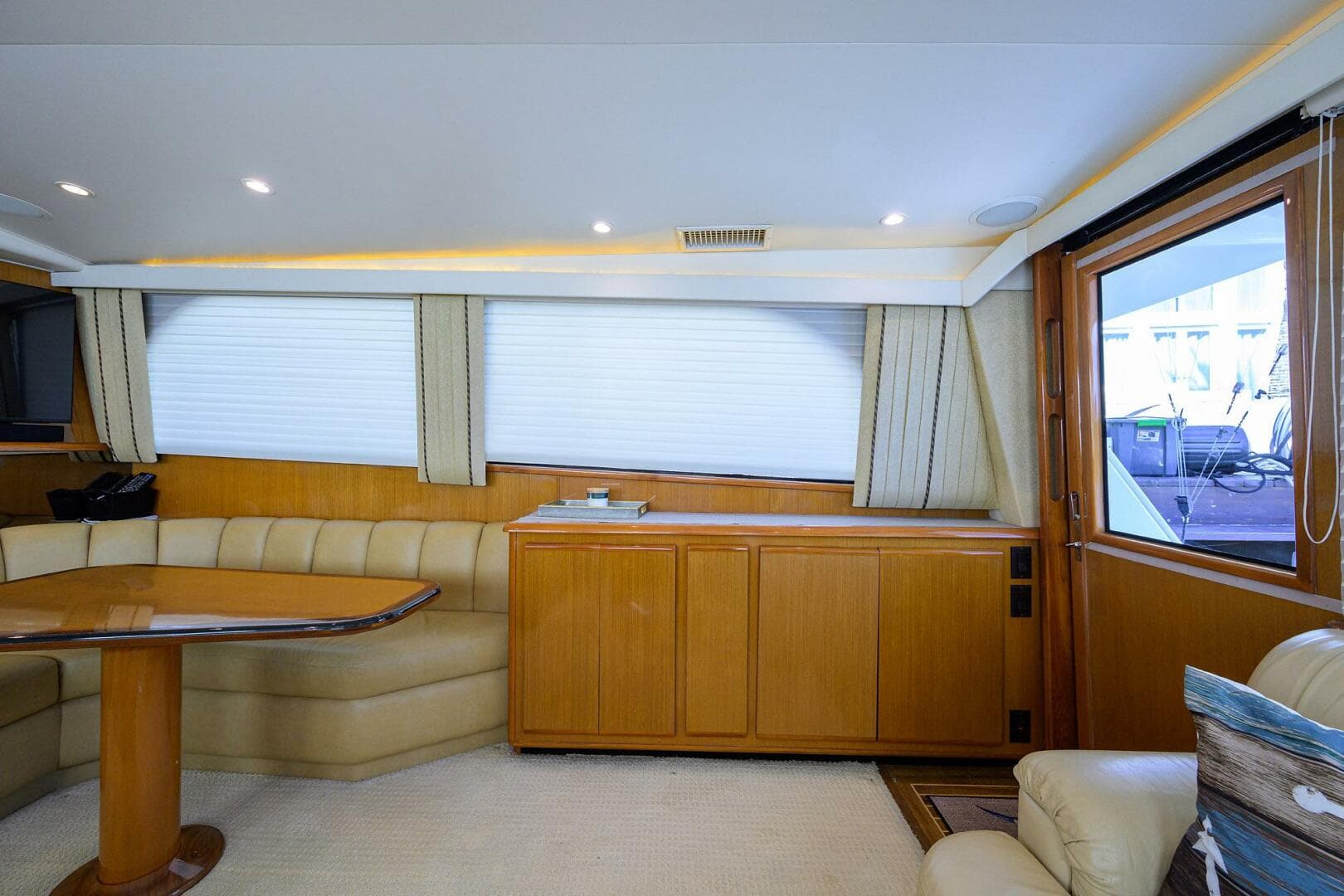 2000 Viking 50 Convertible — photo 7