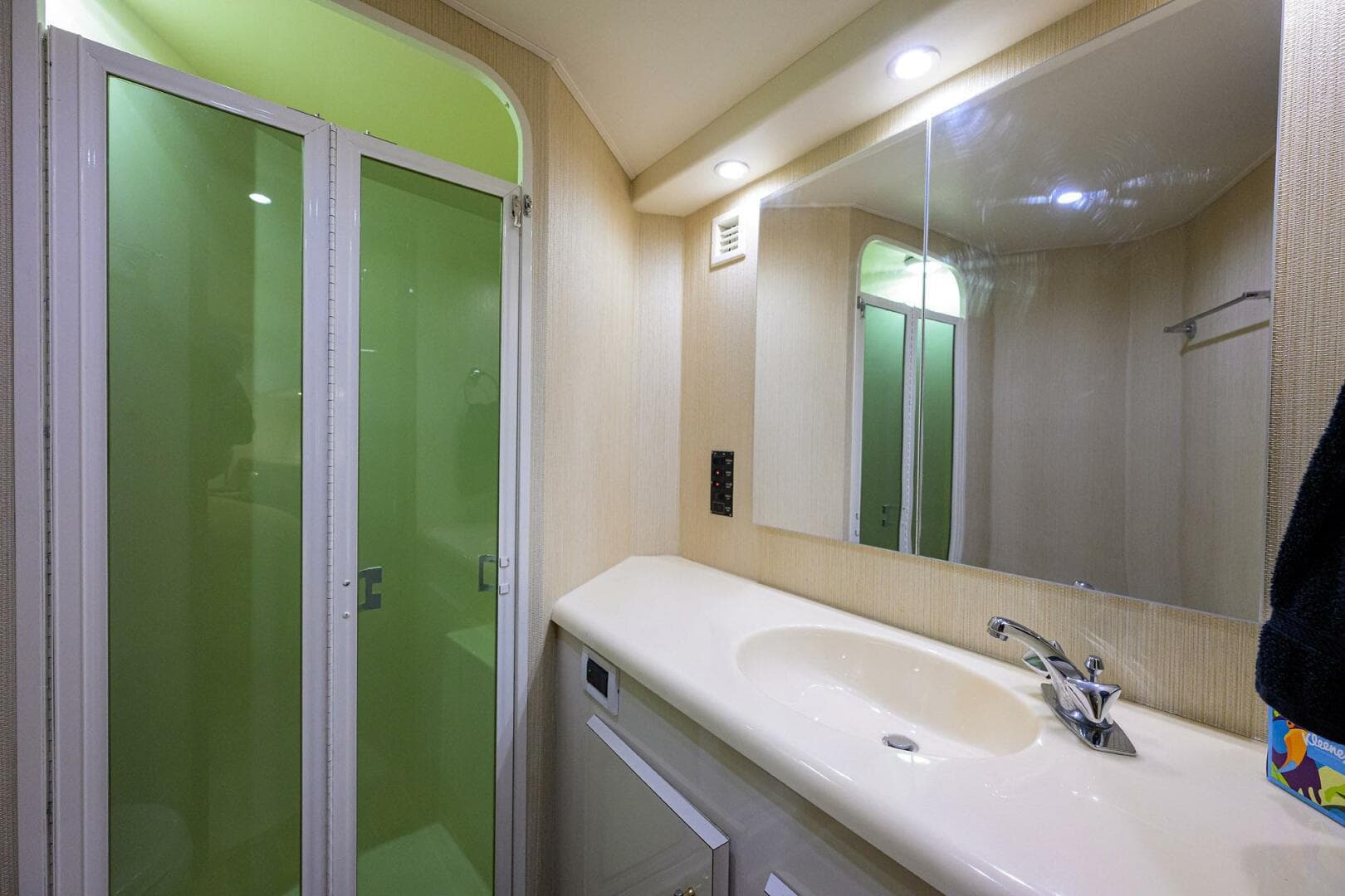 2000 Viking 50 Convertible — photo 19