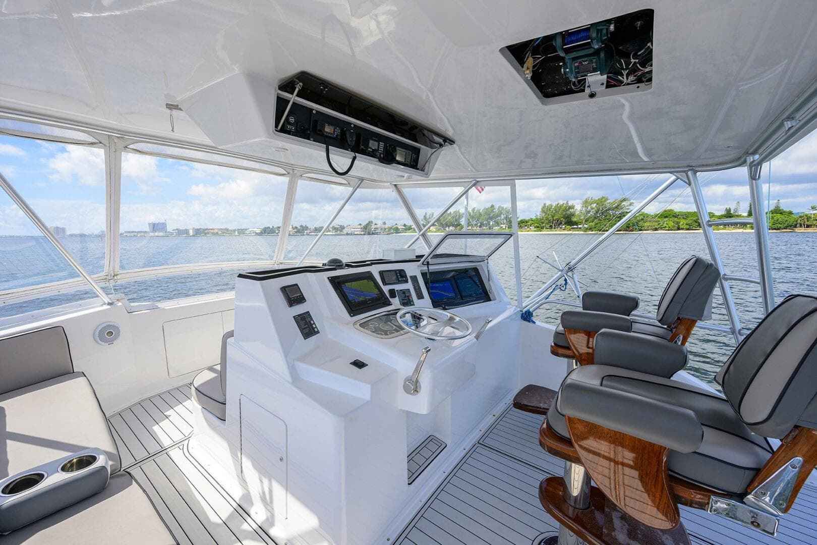 2000 Viking 50 Convertible — photo 37