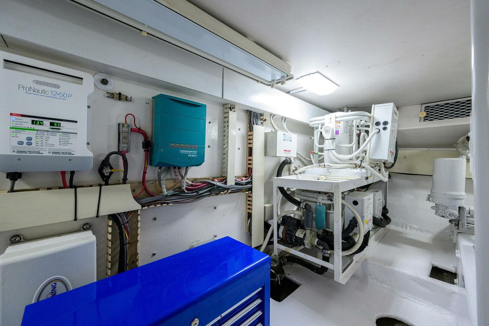 2000 Viking 50 Convertible — photo 55