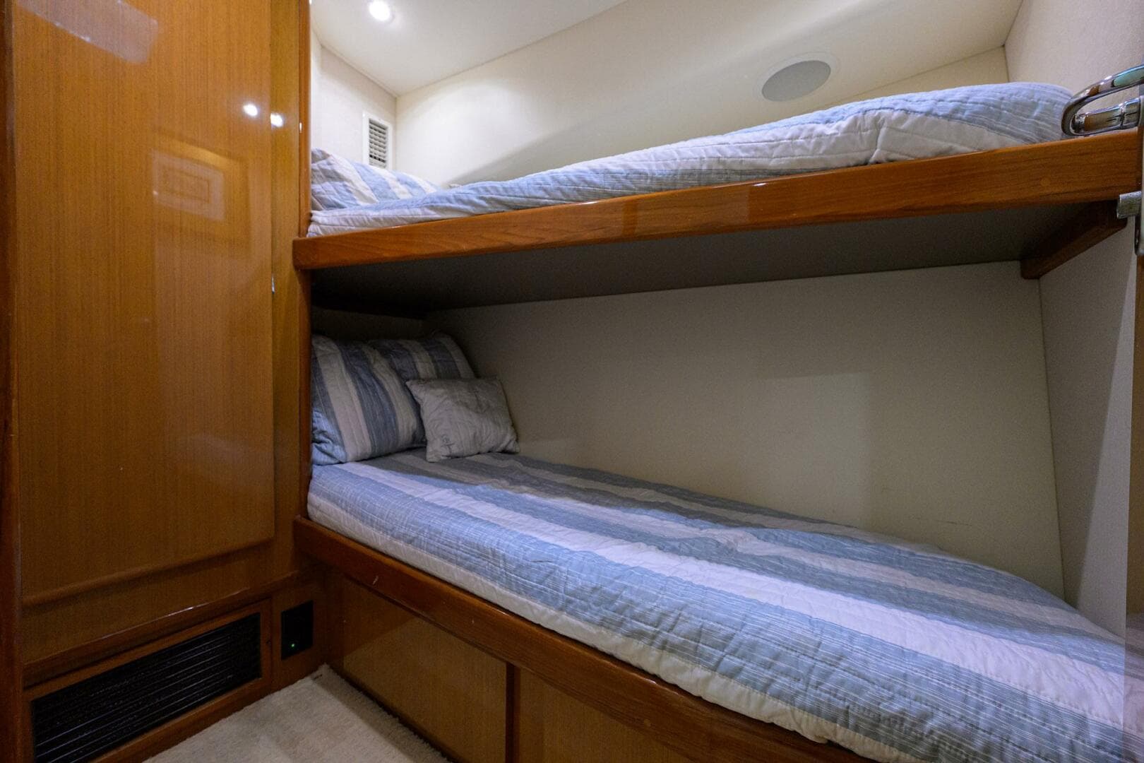 2000 Viking 50 Convertible — photo 24