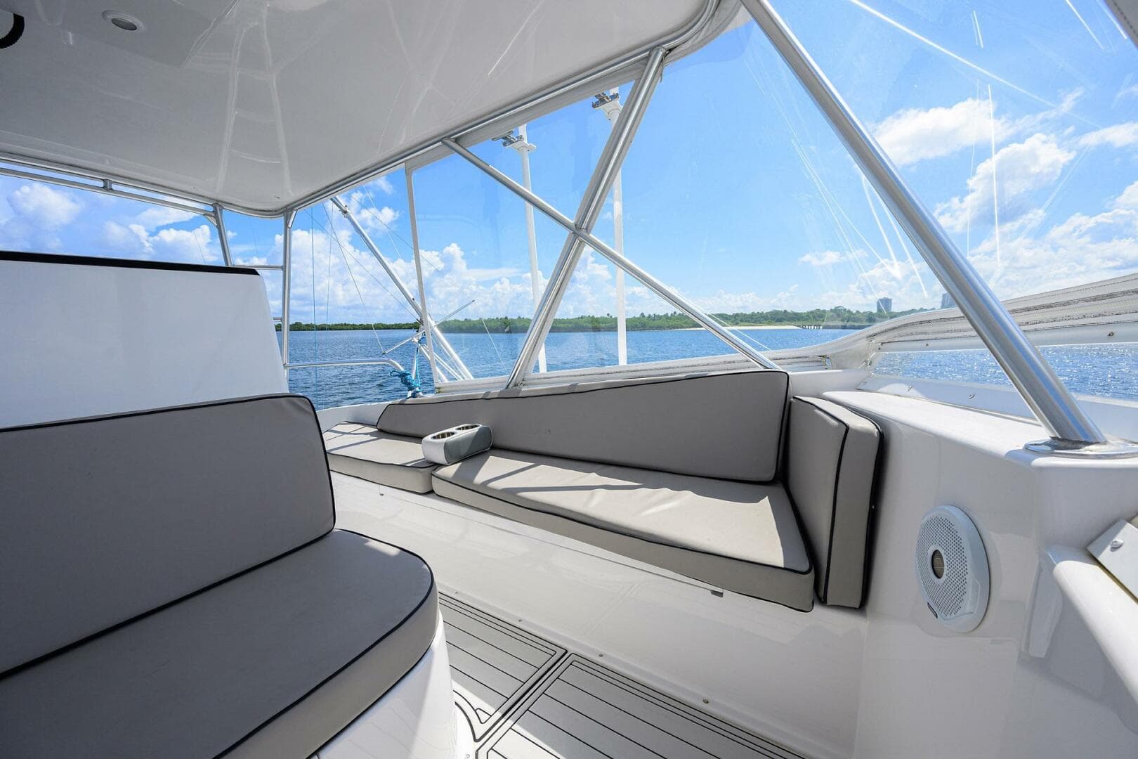 2000 Viking 50 Convertible — photo 33