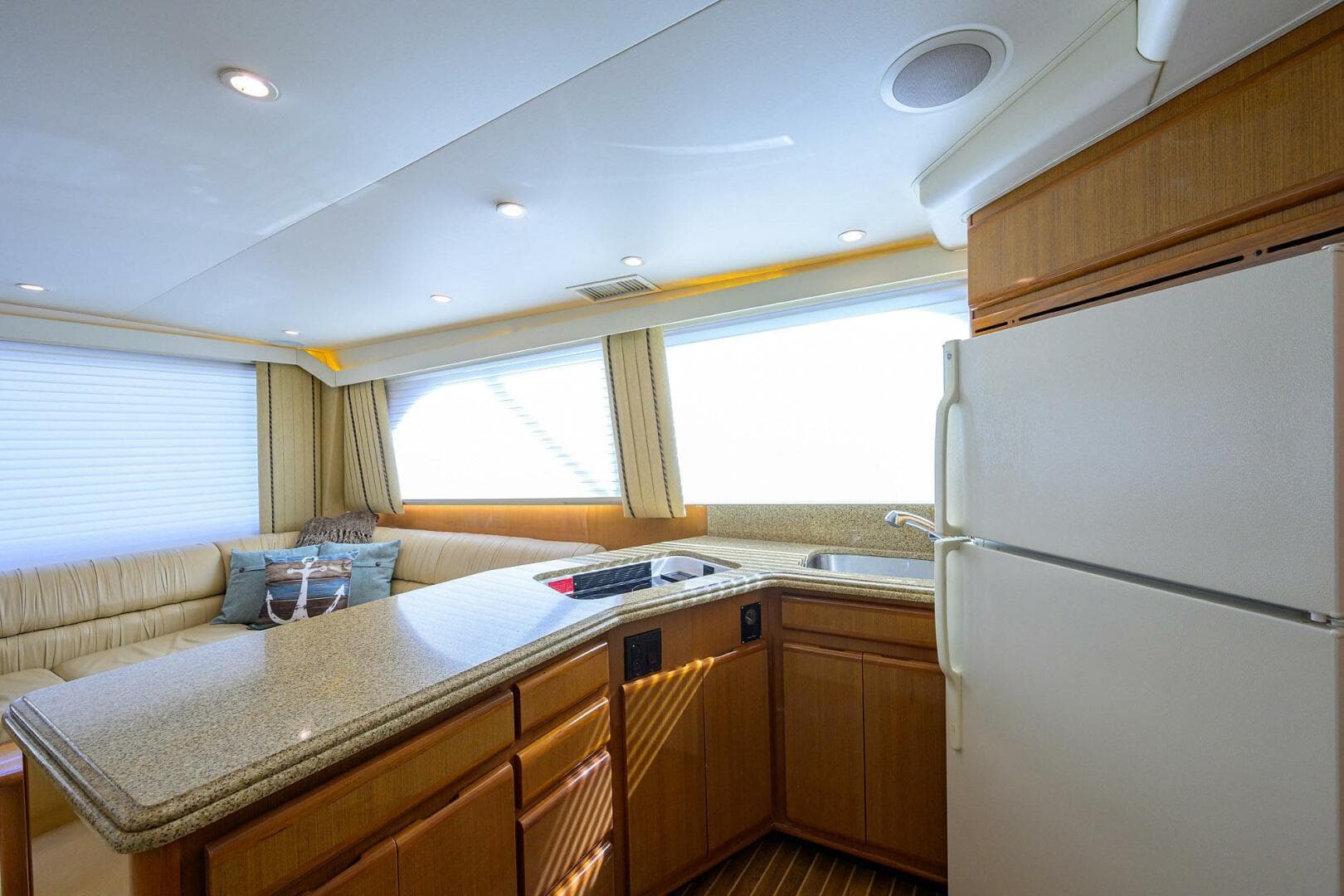 2000 Viking 50 Convertible — photo 13