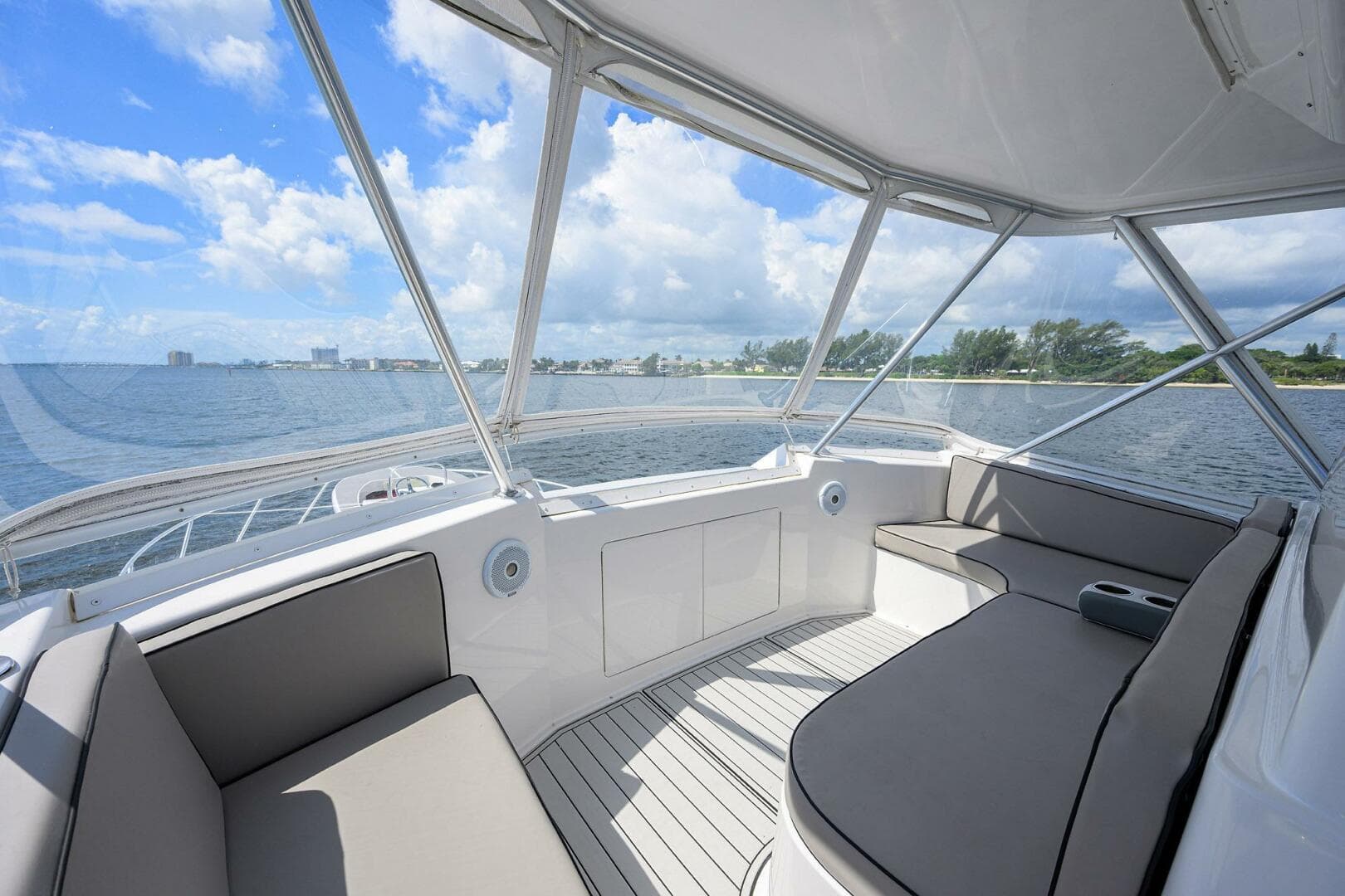 2000 Viking 50 Convertible — photo 34