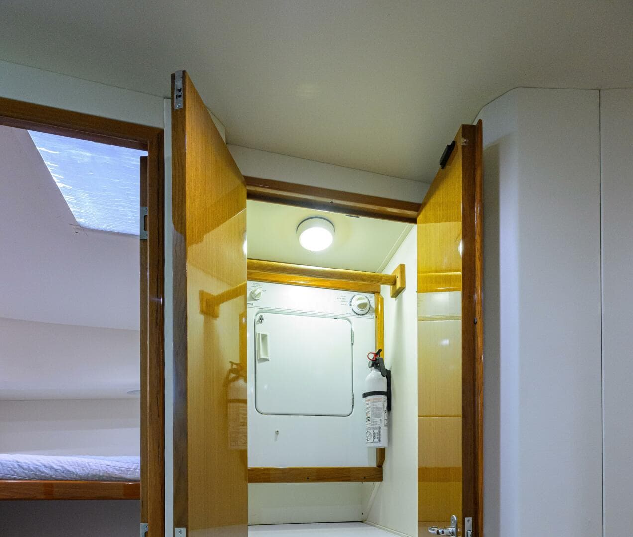 2000 Viking 50 Convertible — photo 25