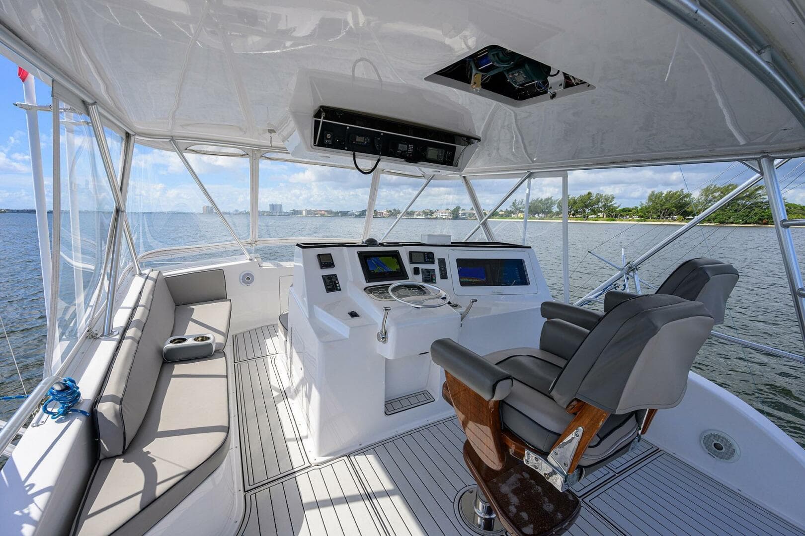 2000 Viking 50 Convertible — photo 36