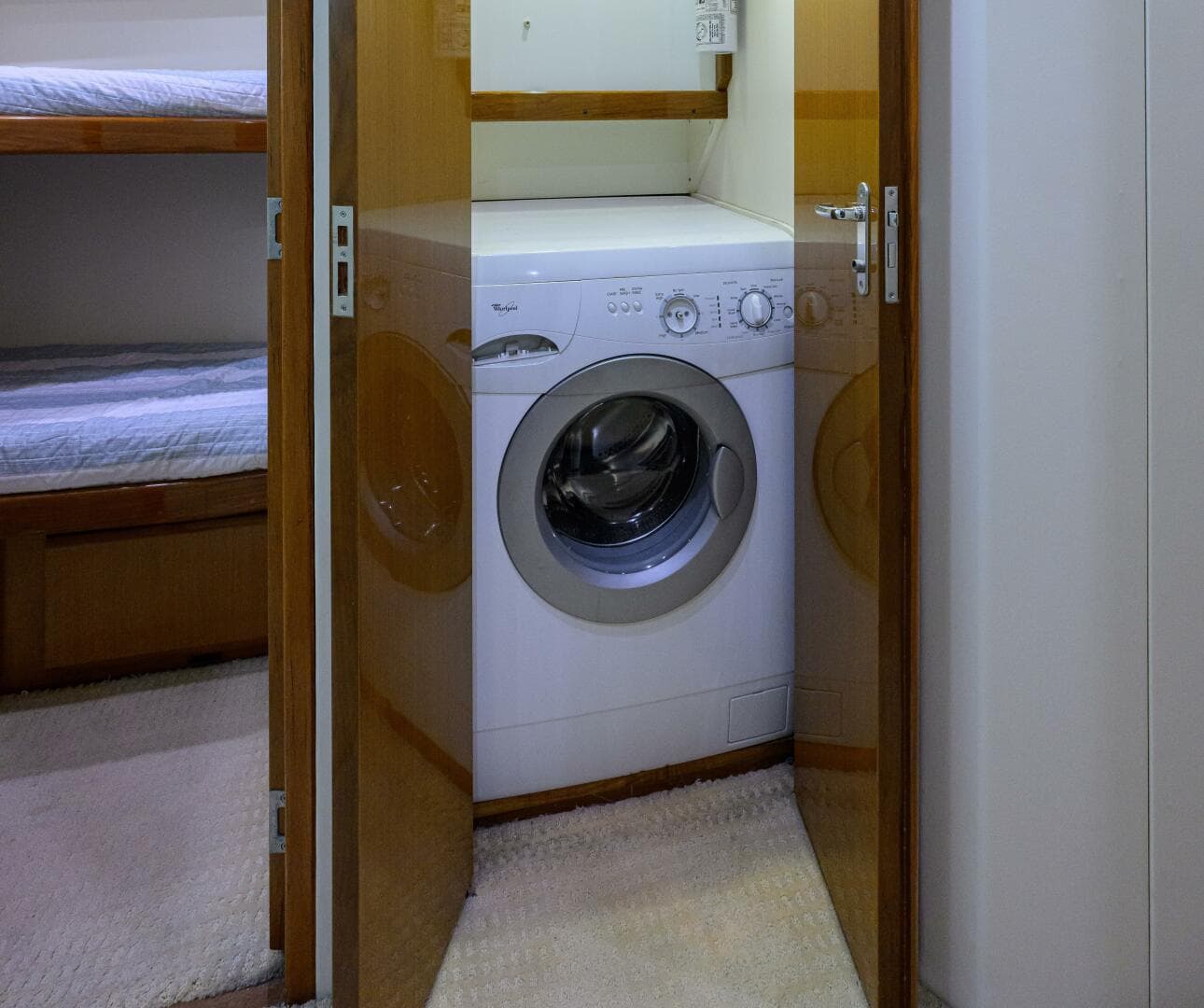 2000 Viking 50 Convertible — photo 26