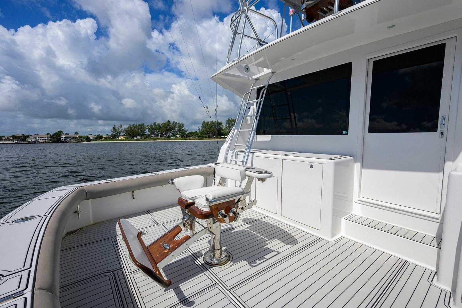 2000 Viking 50 Convertible — photo 46