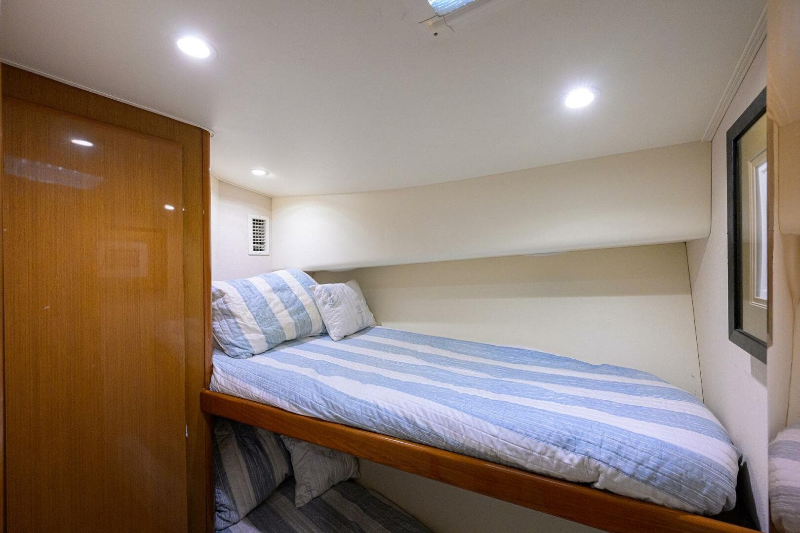 2000 Viking 50 Convertible — photo 23