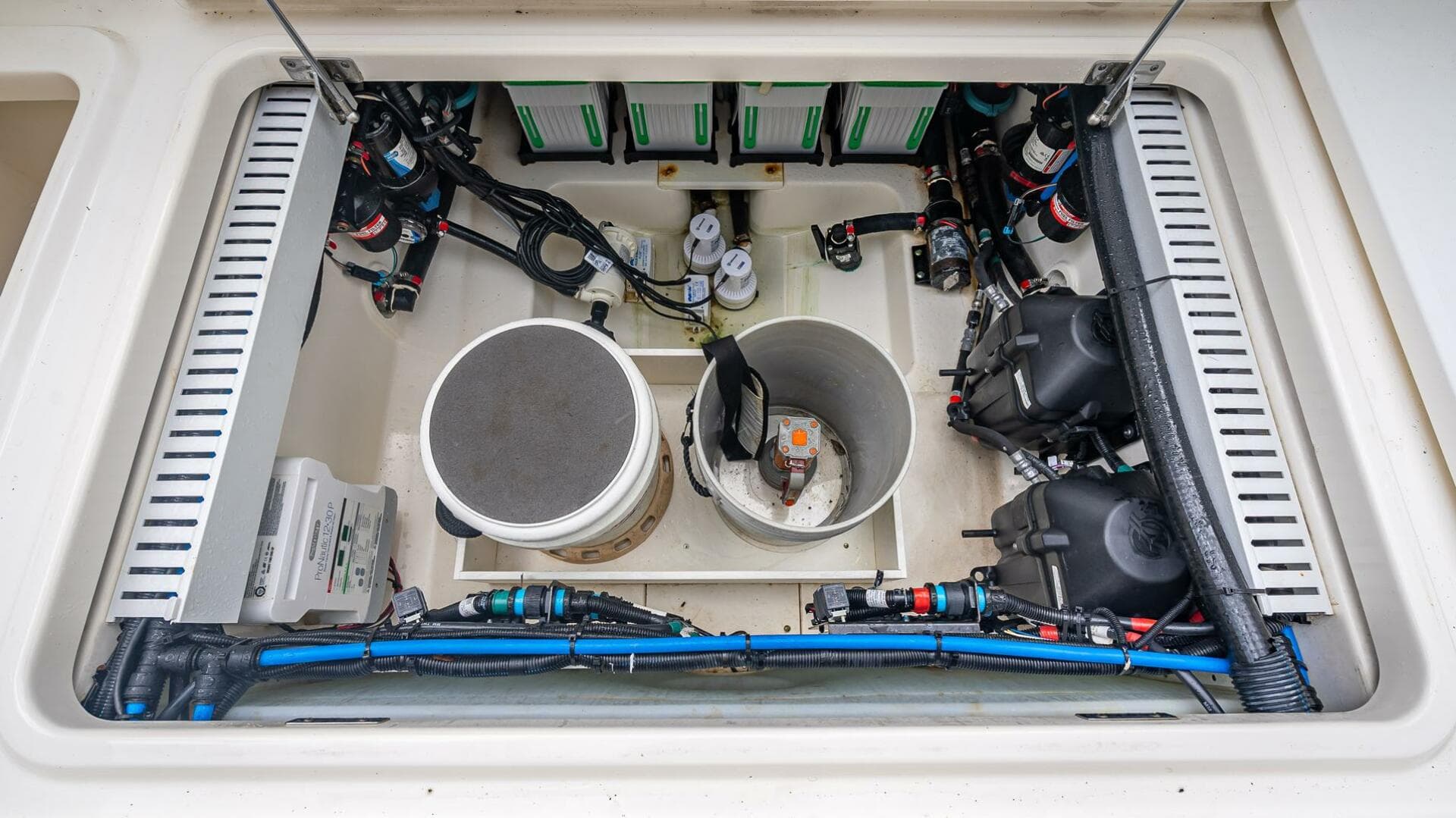 2017 Boston Whaler 330 Outrage — photo 24