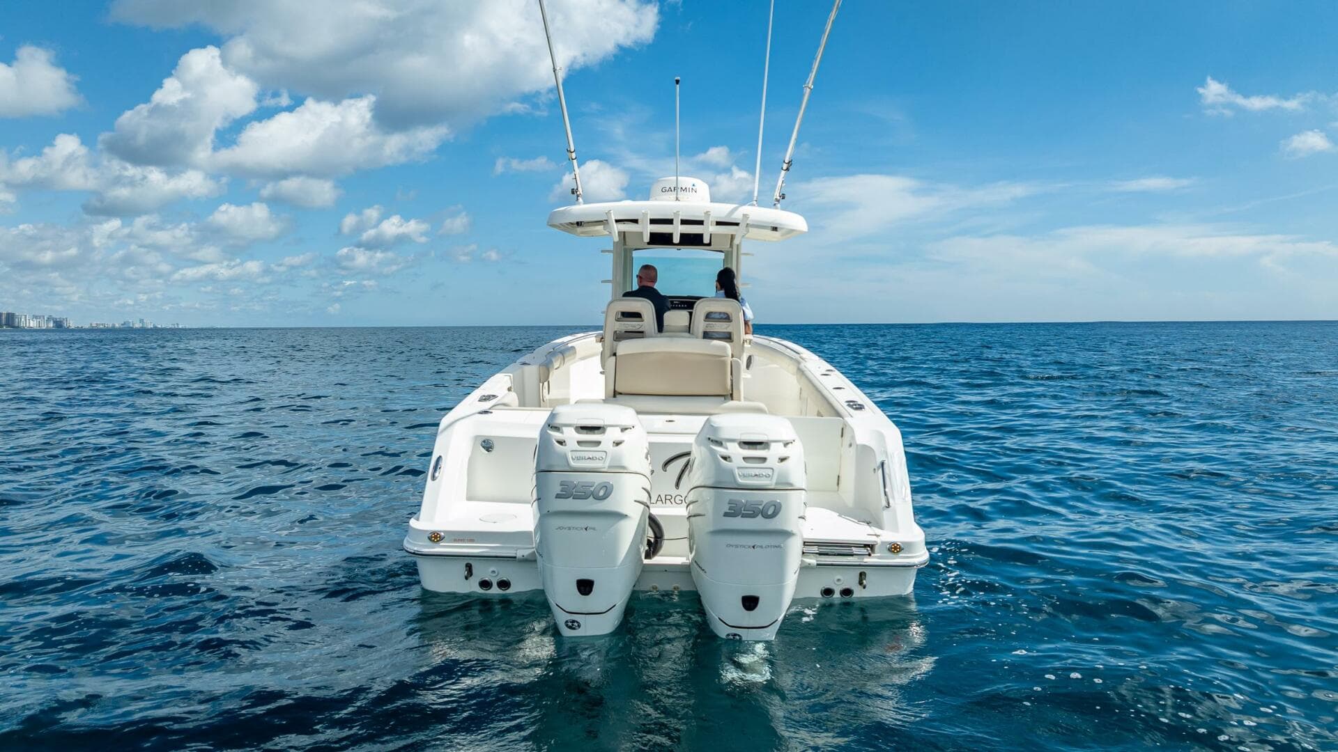 2017 Boston Whaler 330 Outrage — photo 4