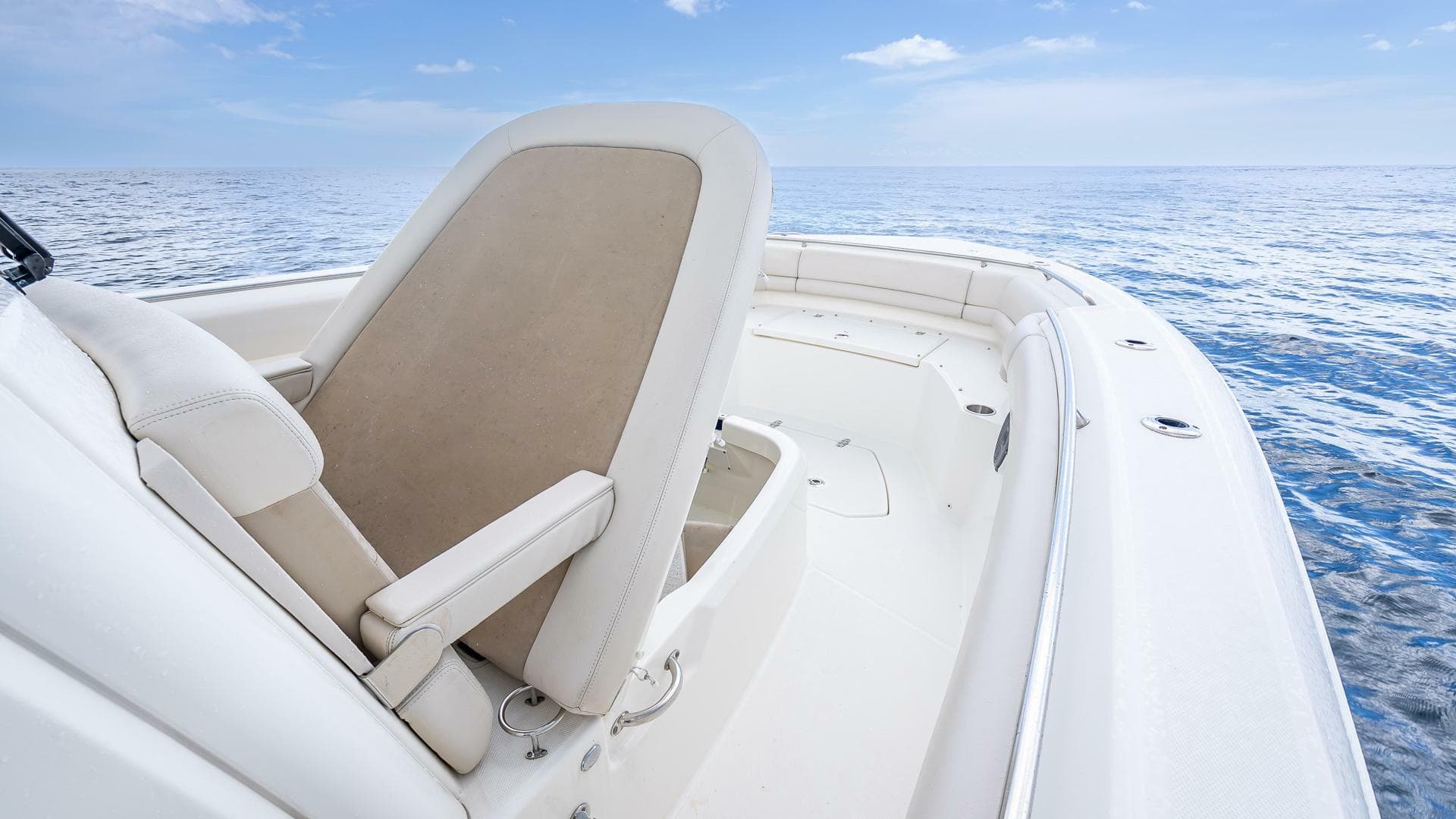 2017 Boston Whaler 330 Outrage — photo 34