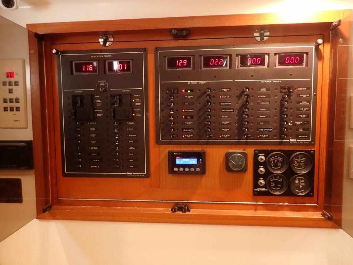 2000 Cabo 35 Express — photo 7