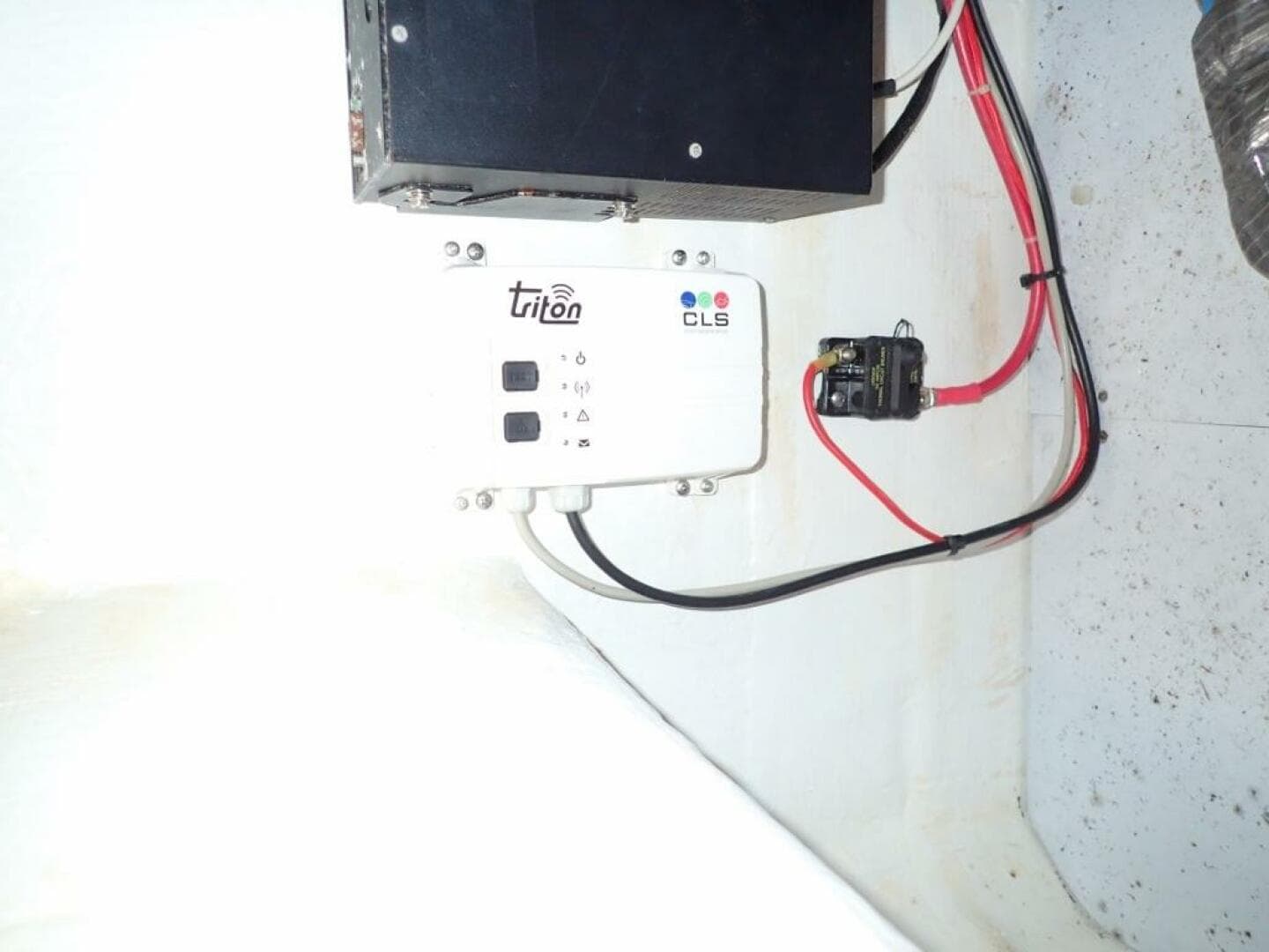 2000 Cabo 35 Express — photo 16