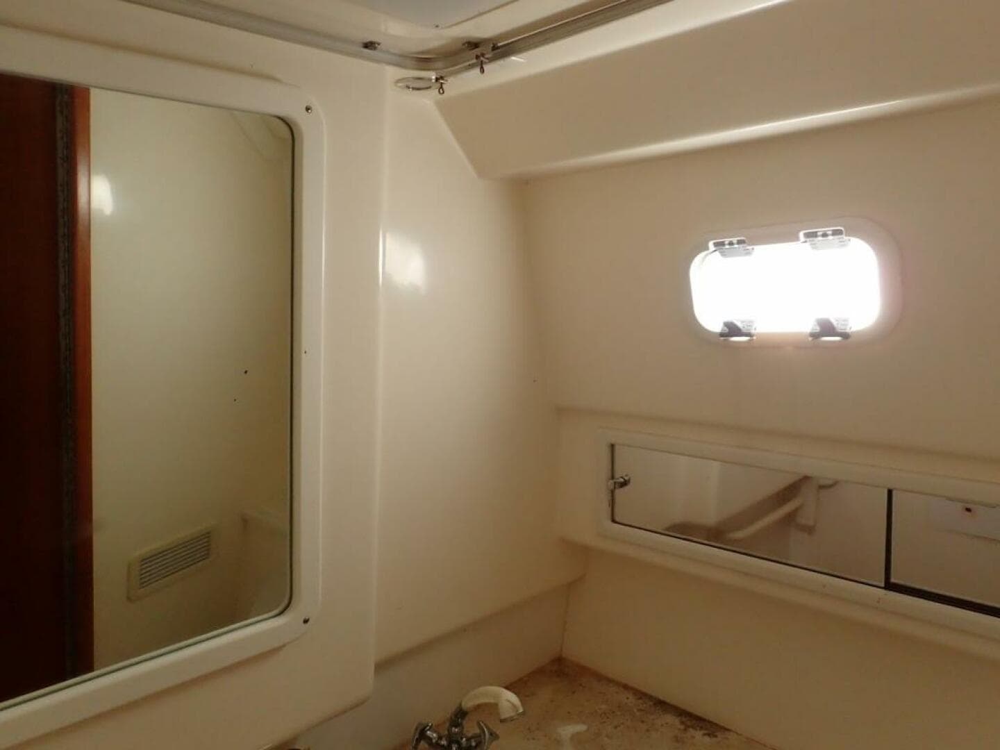 2000 Cabo 35 Express — photo 8