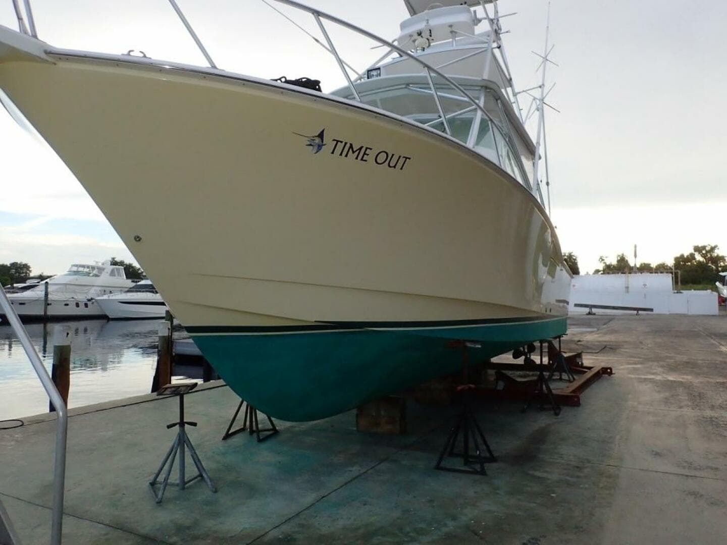2000 Cabo 35 Express — photo 21