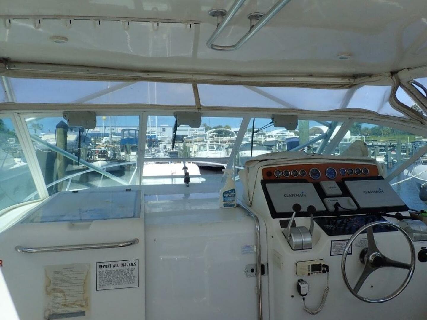 2000 Cabo 35 Express — photo 10