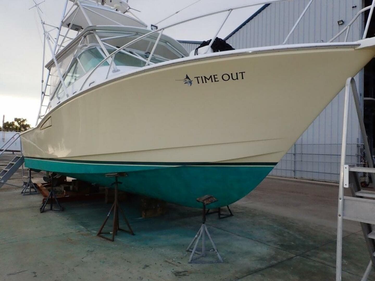 2000 Cabo 35 Express — photo 2