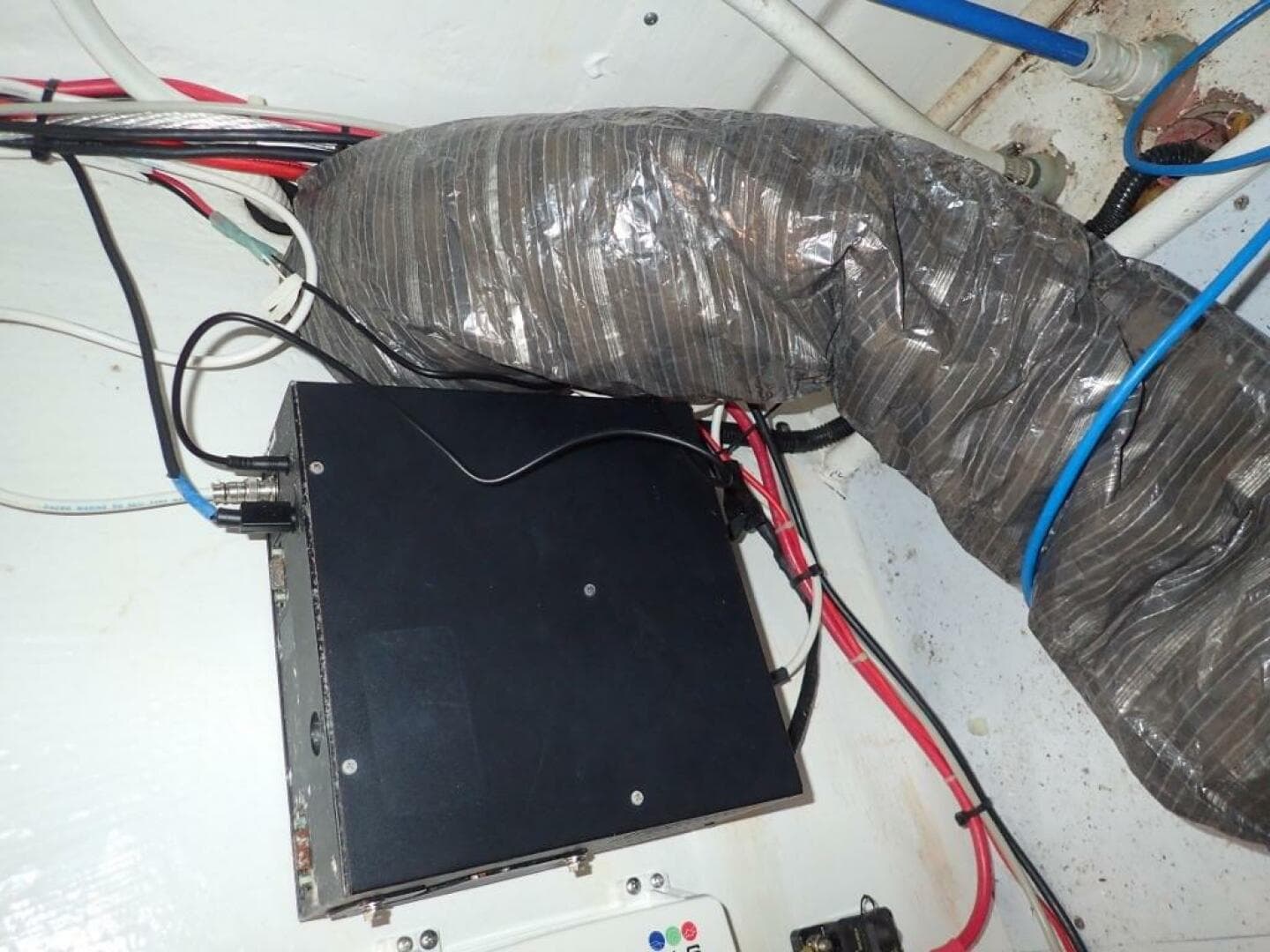 2000 Cabo 35 Express — photo 15