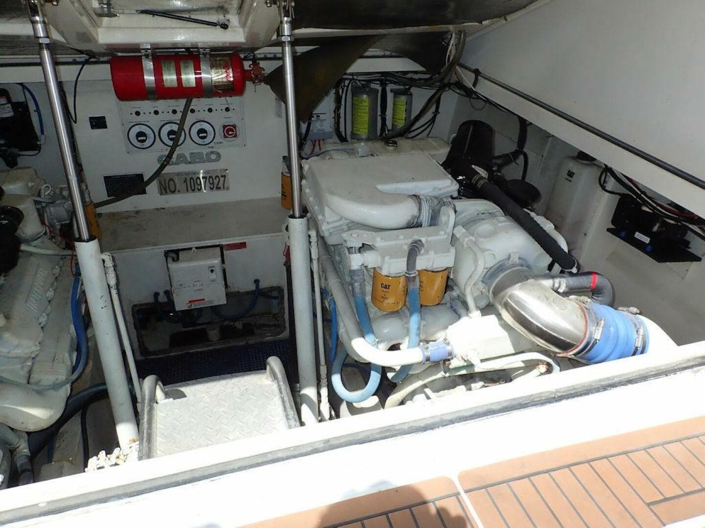 2000 Cabo 35 Express — photo 30