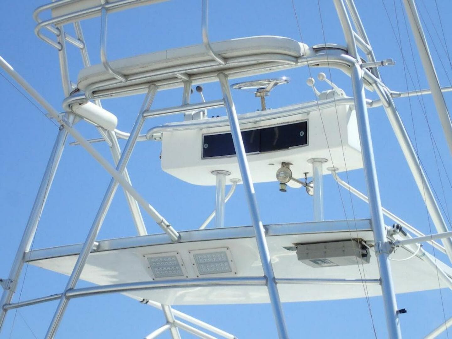 2000 Cabo 35 Express — photo 26