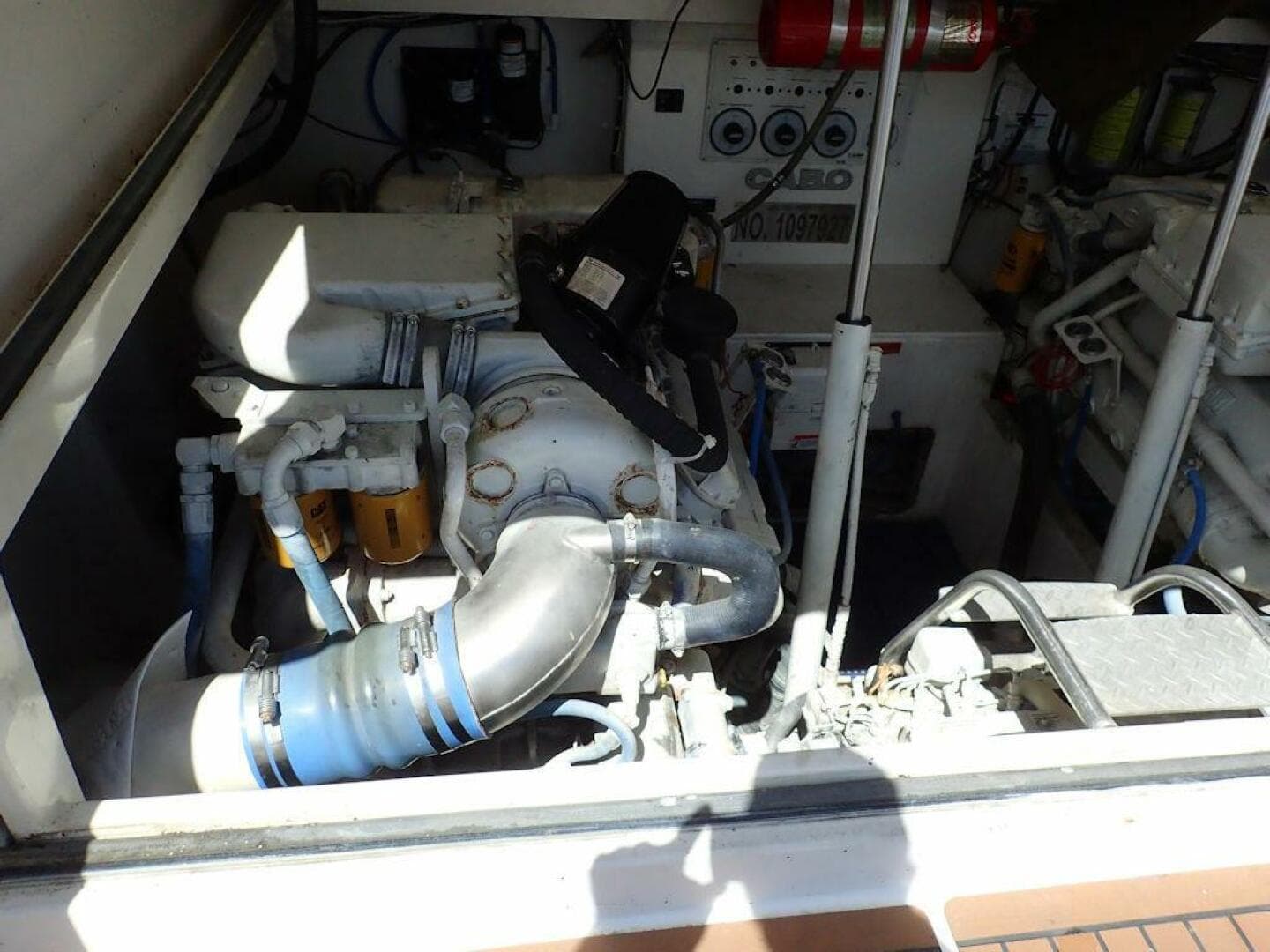 2000 Cabo 35 Express — photo 29