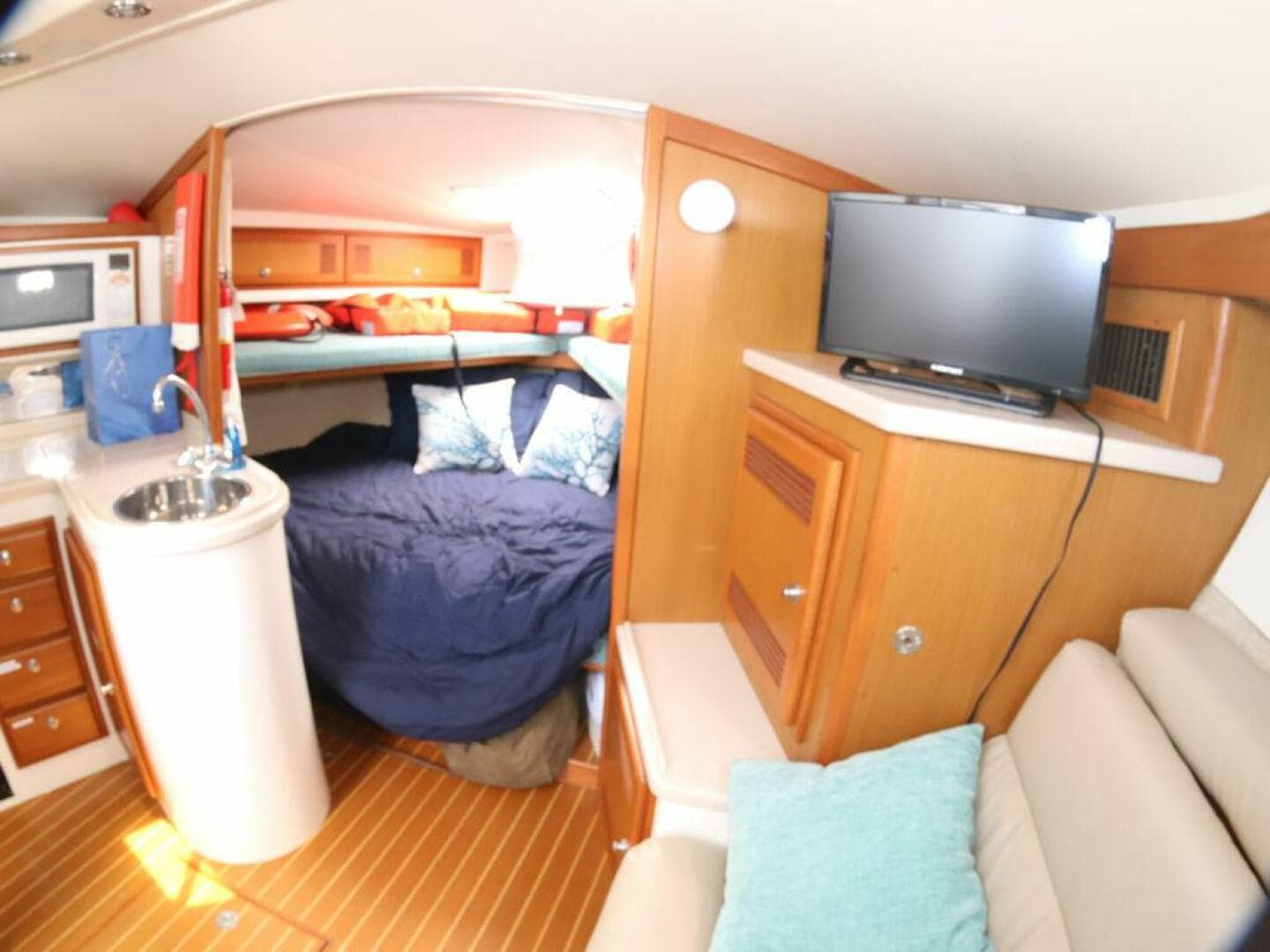 2000 Cabo 35 Express — photo 13