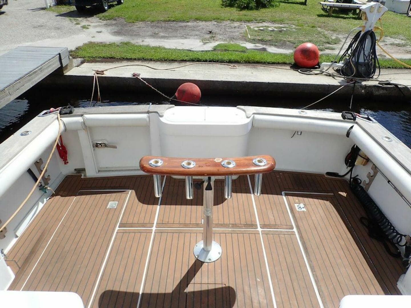 2000 Cabo 35 Express — photo 27