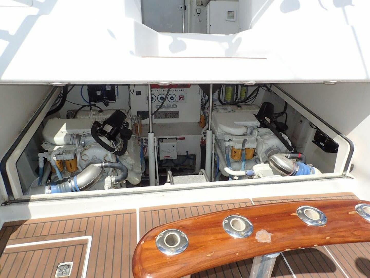 2000 Cabo 35 Express — photo 28