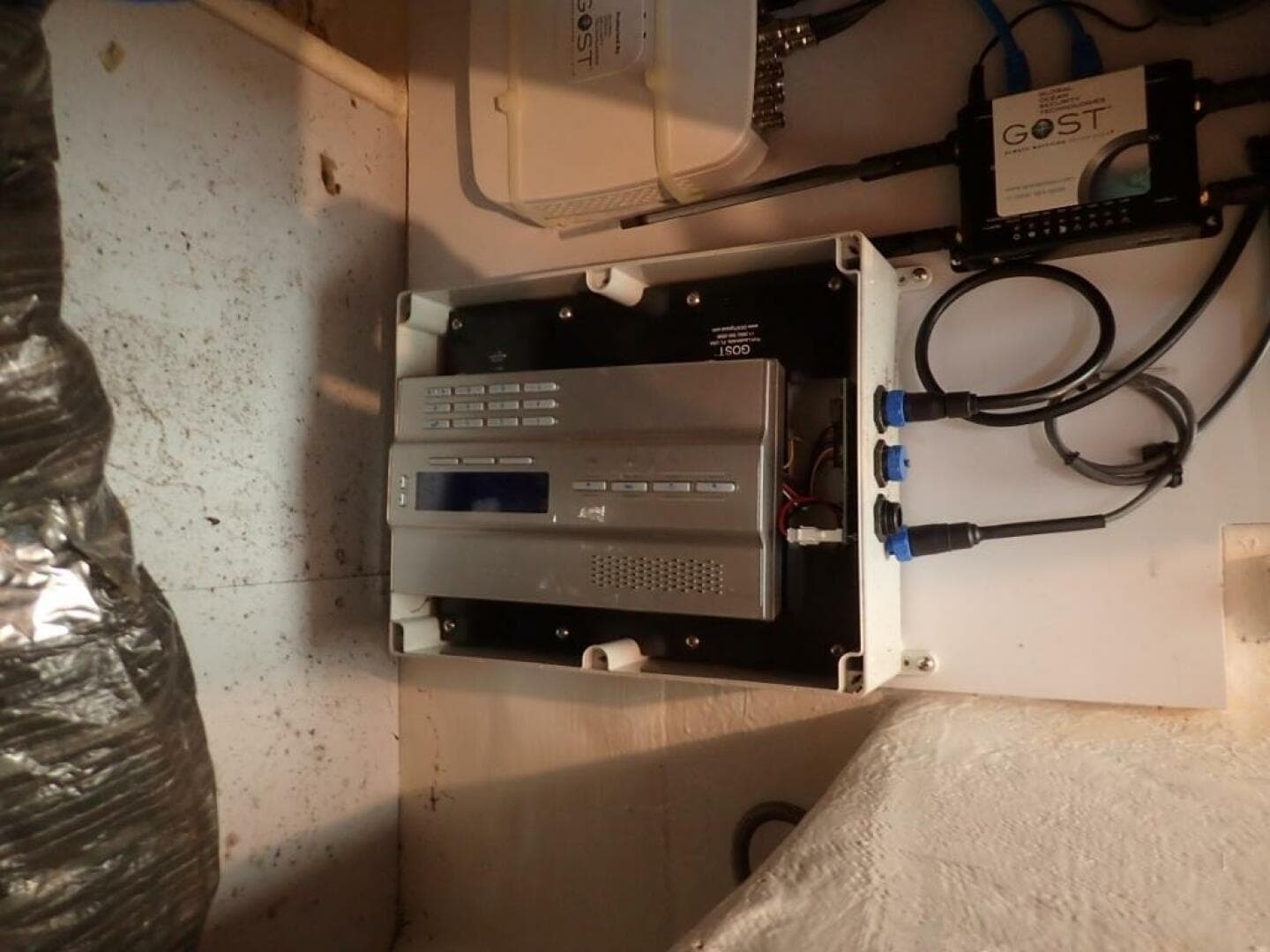 2000 Cabo 35 Express — photo 17