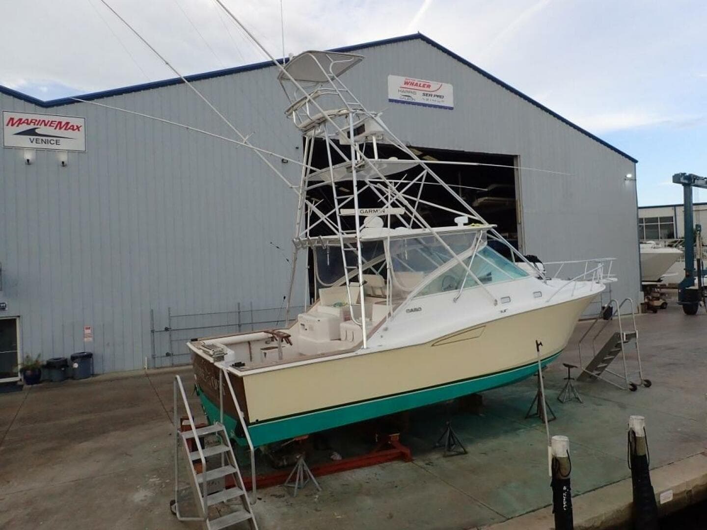 2000 Cabo 35 Express — photo 18