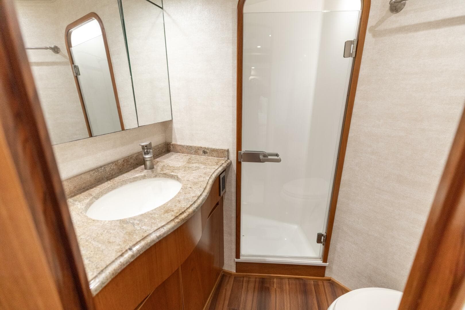 2015 Viking 70 Convertible — photo 17