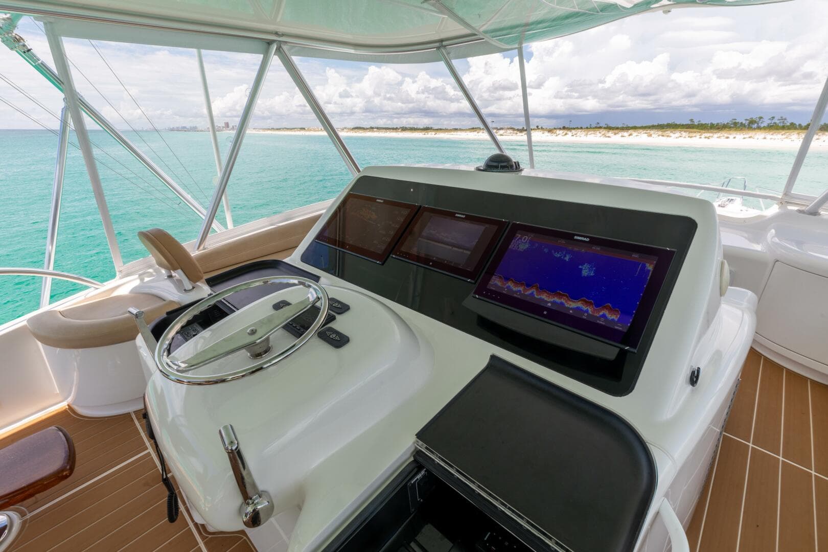 2015 Viking 70 Convertible — photo 30