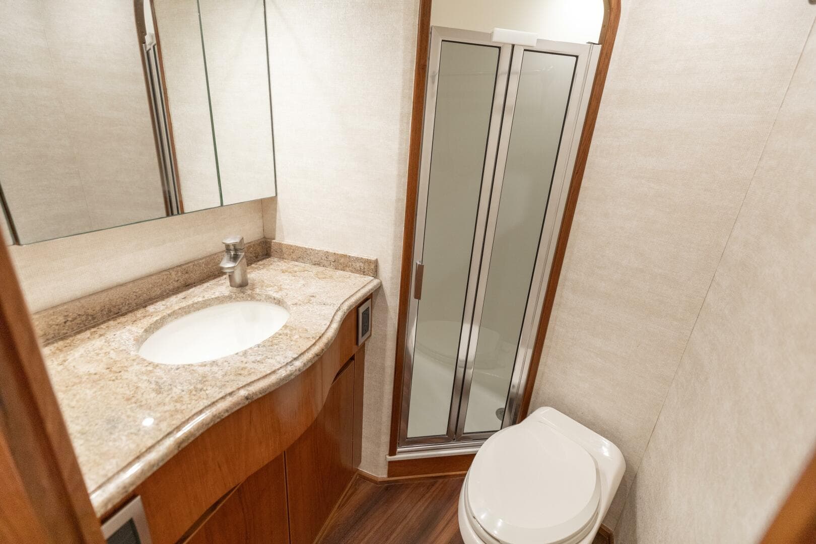 2015 Viking 70 Convertible — photo 22