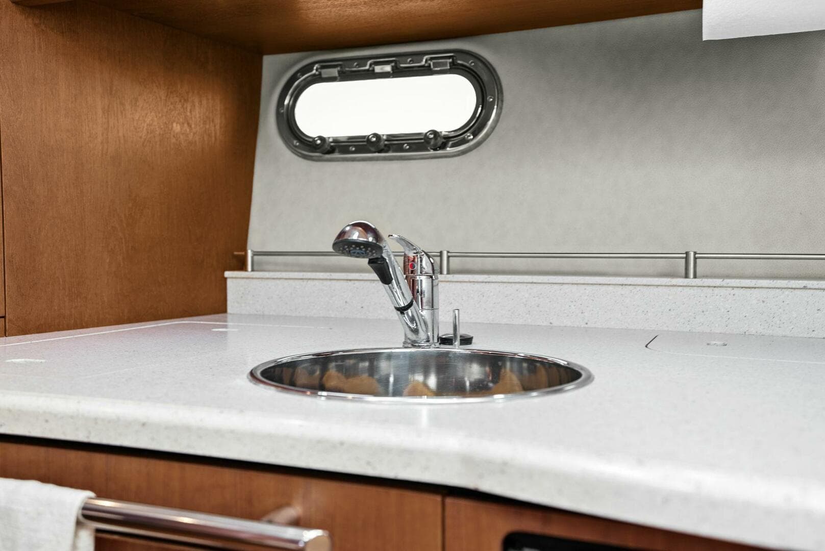 2008 Tiara Yachts 3500 Sovran — photo 16