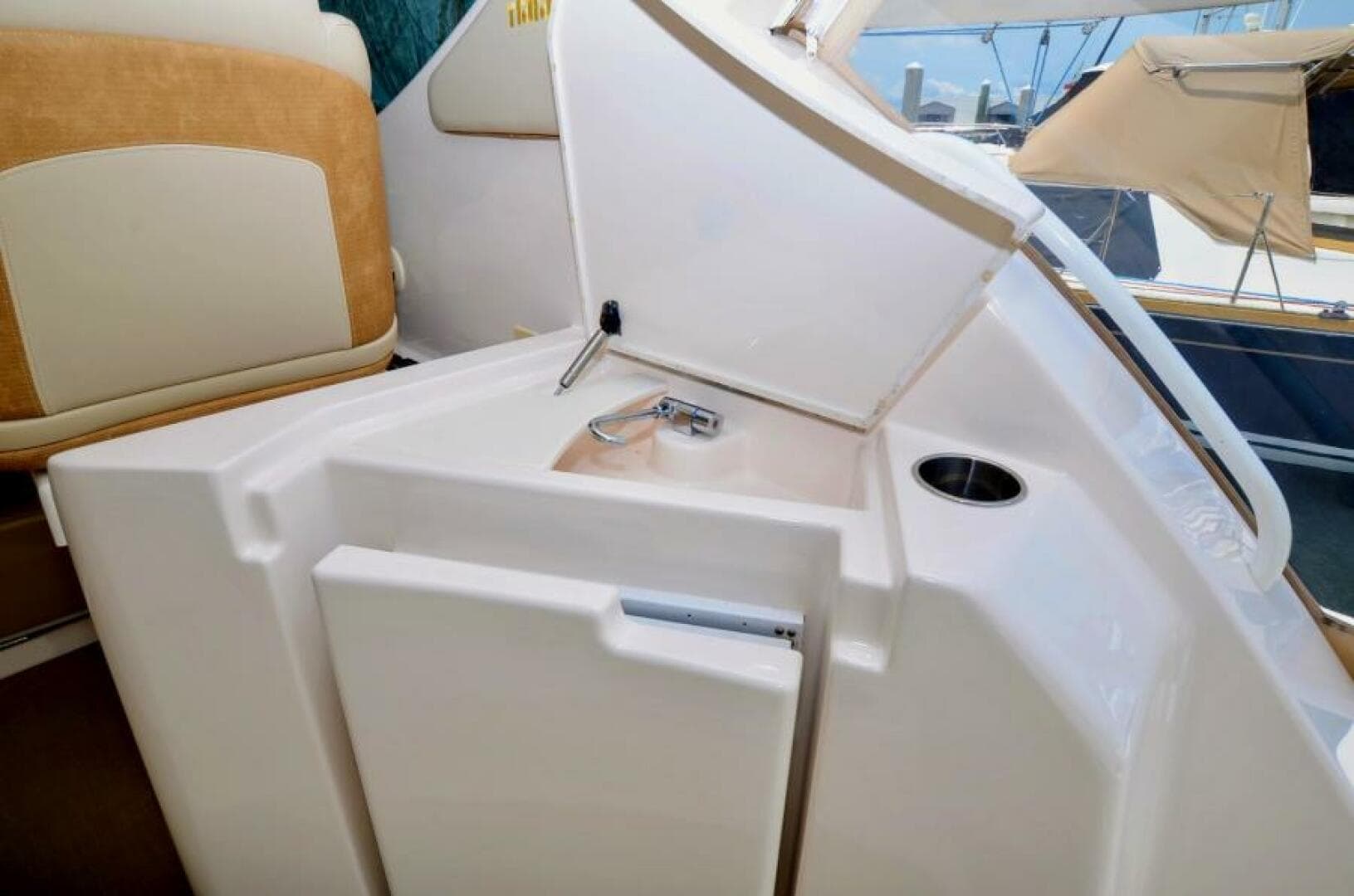 2008 Tiara Yachts 3500 Sovran — photo 29