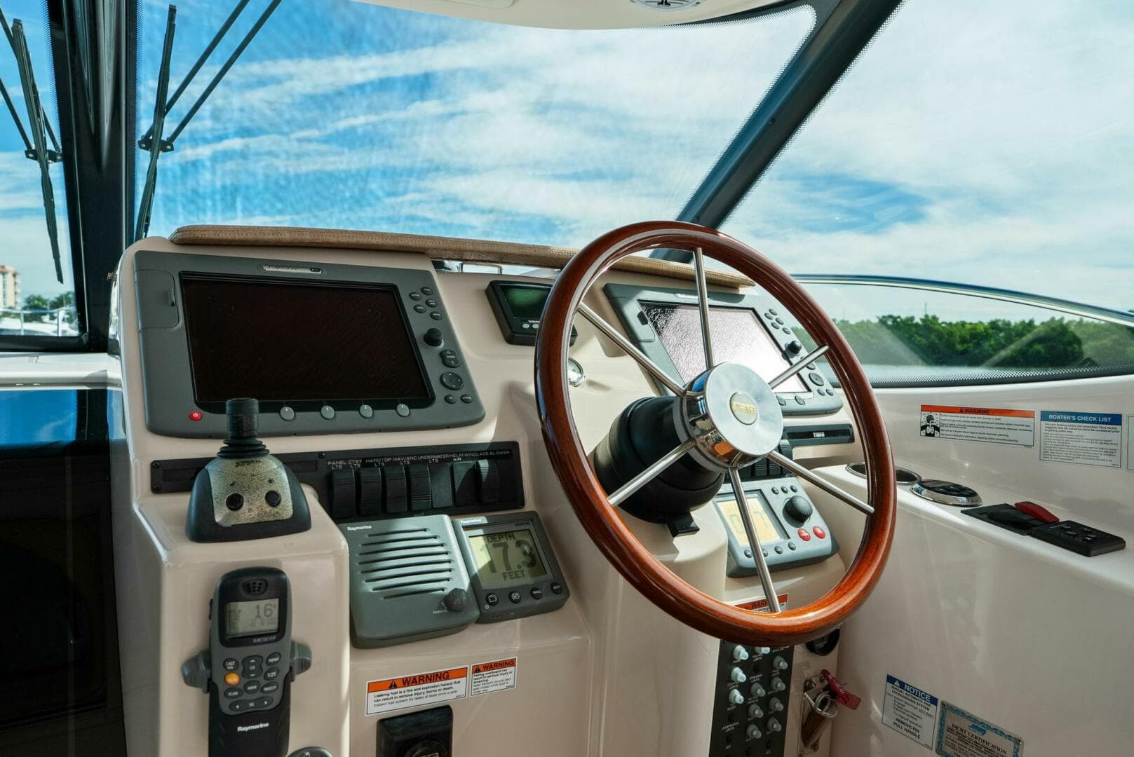 2008 Tiara Yachts 3500 Sovran — photo 18