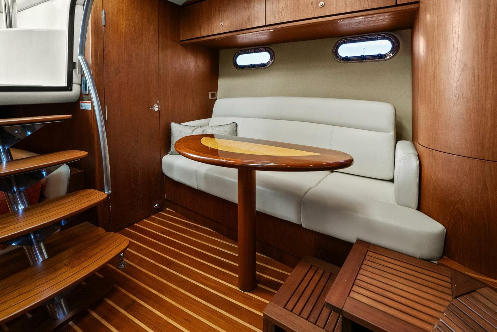 2008 Tiara Yachts 3500 Sovran — photo 6