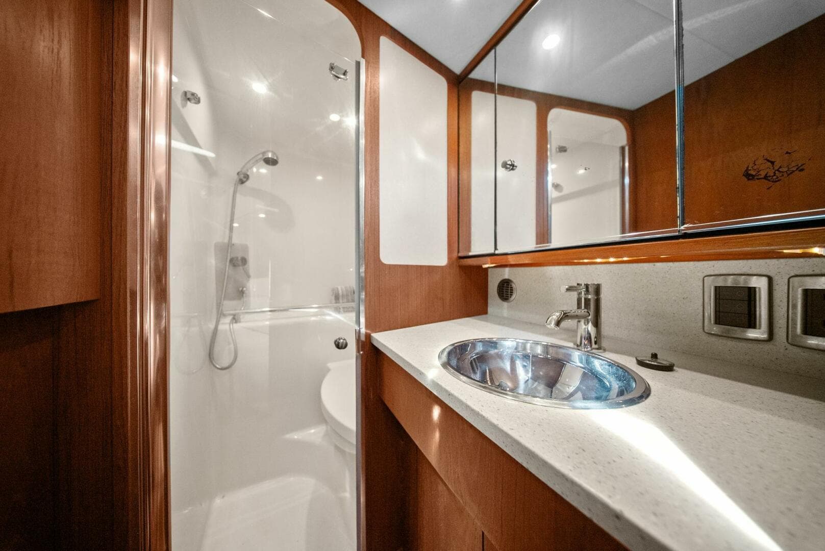 2008 Tiara Yachts 3500 Sovran — photo 13