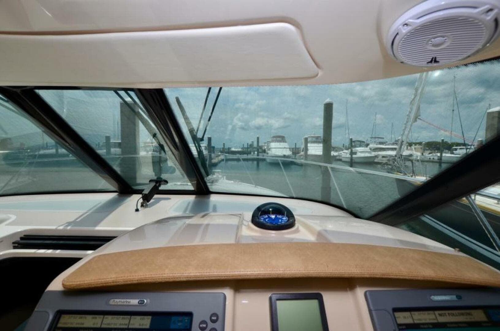 2008 Tiara Yachts 3500 Sovran — photo 31