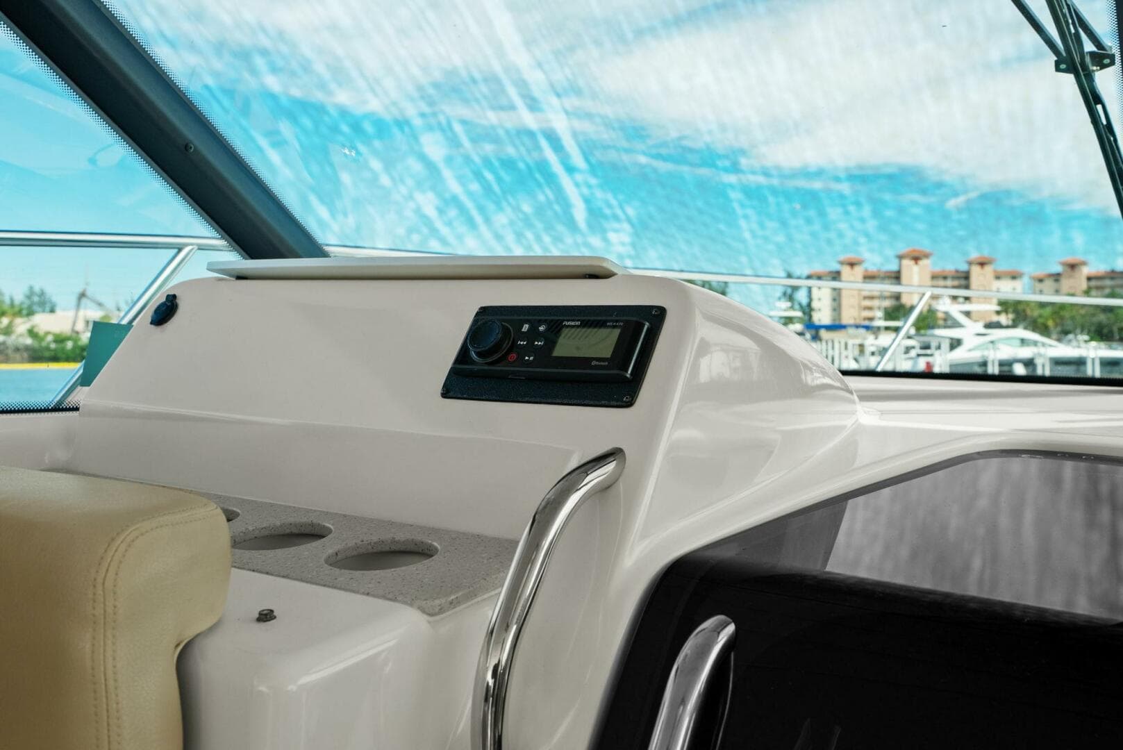 2008 Tiara Yachts 3500 Sovran — photo 19