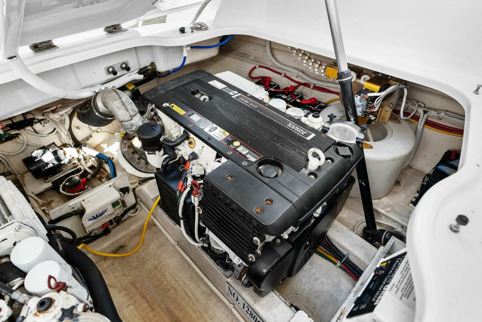 2008 Tiara Yachts 3500 Sovran — photo 34