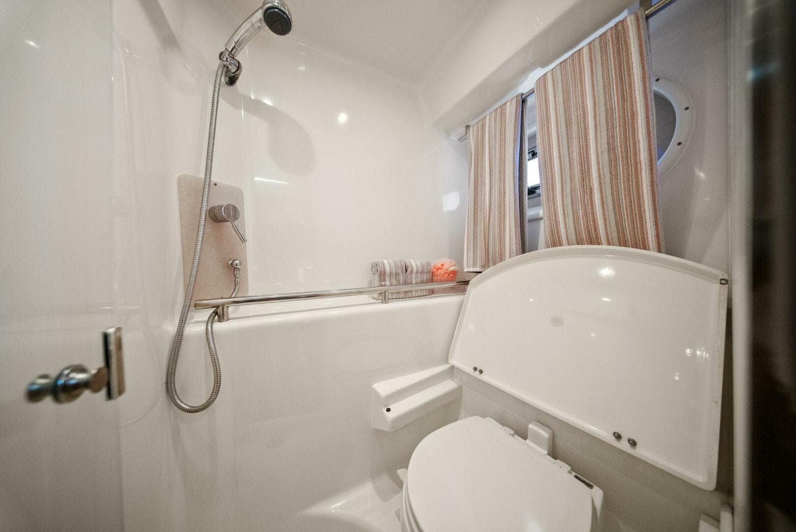 2008 Tiara Yachts 3500 Sovran — photo 14