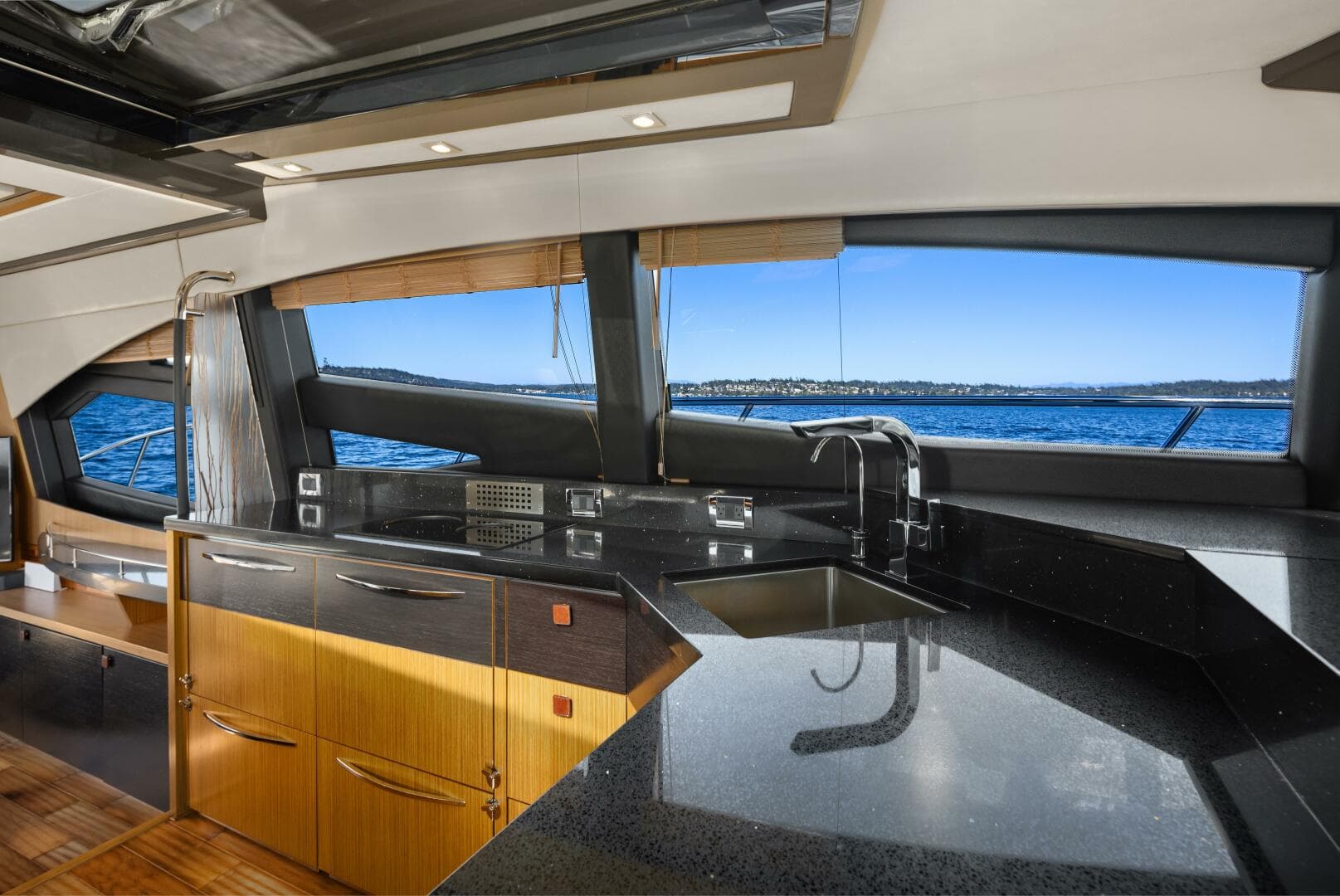 2017 Sea Ray L590 — photo 11