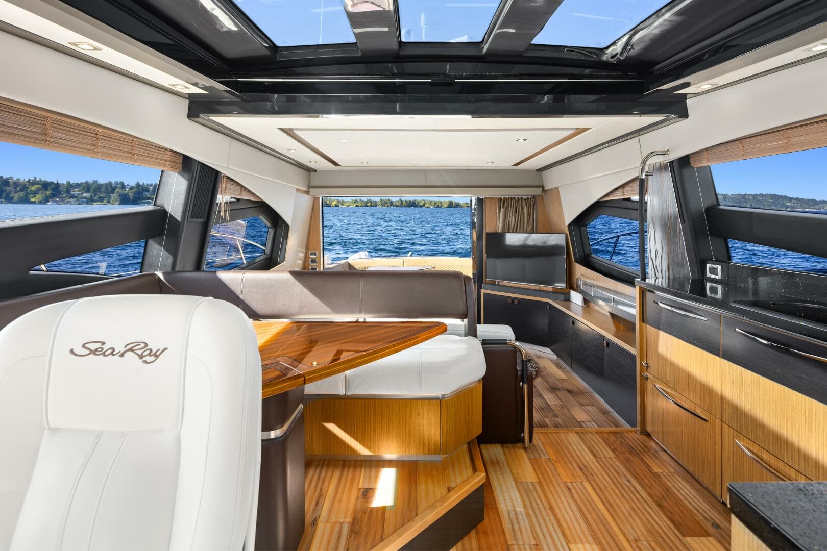 2017 Sea Ray L590 — photo 12