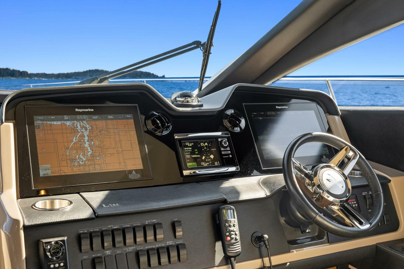 2017 Sea Ray L590 — photo 19