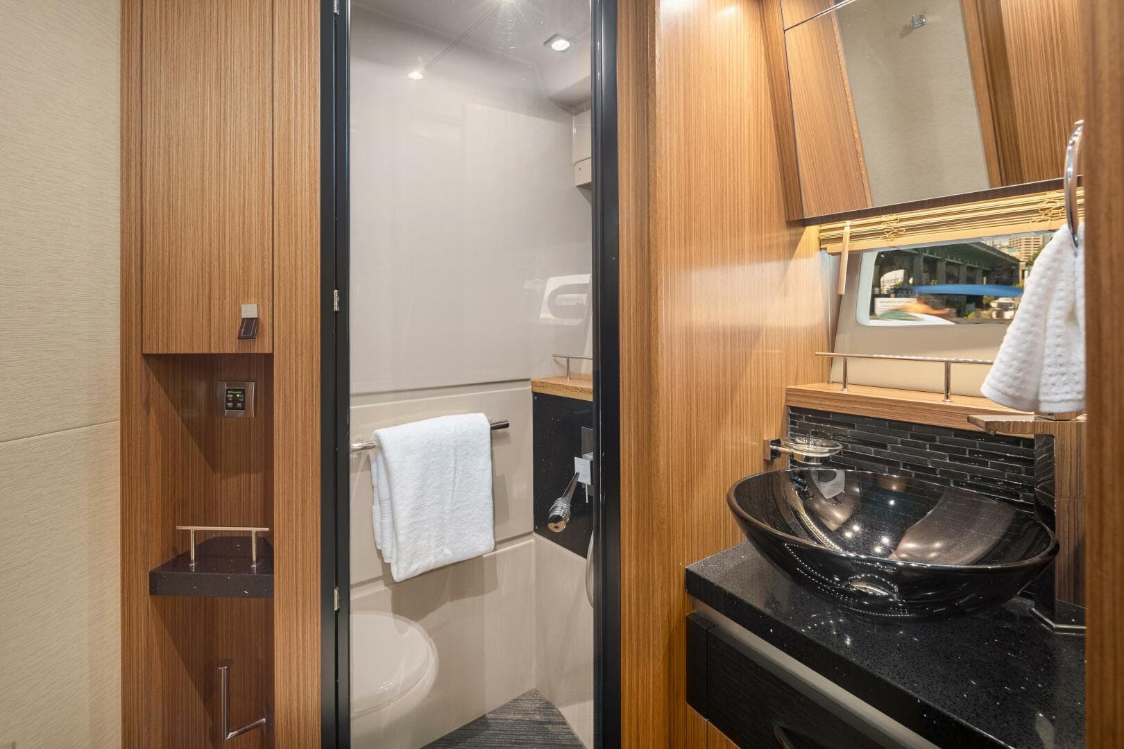 2017 Sea Ray L590 — photo 30